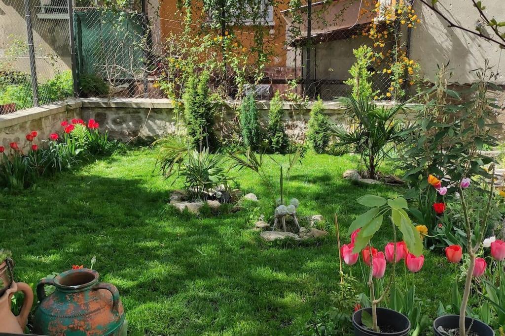 A Lovely 2 Bedroom Apartment In The Heart Of Sofia Exterior foto