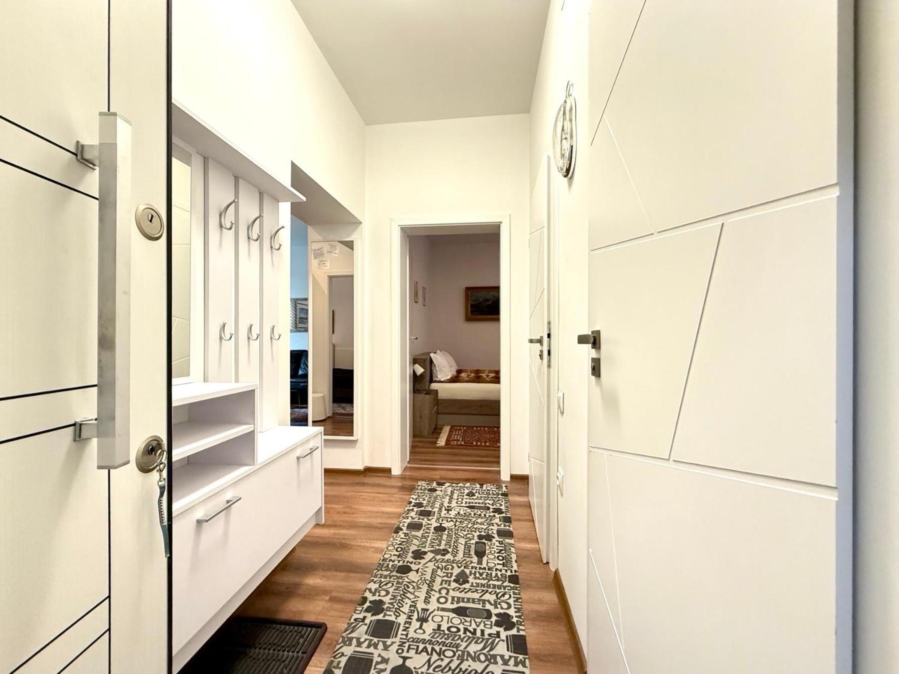 A Lovely 2 Bedroom Apartment In The Heart Of Sofia Exterior foto
